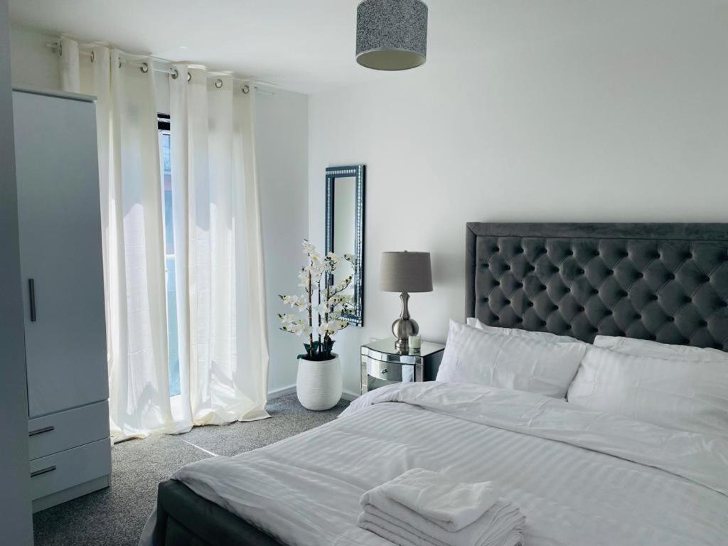 Modern, Stylish And Central Home マンチェスター エクステリア 写真