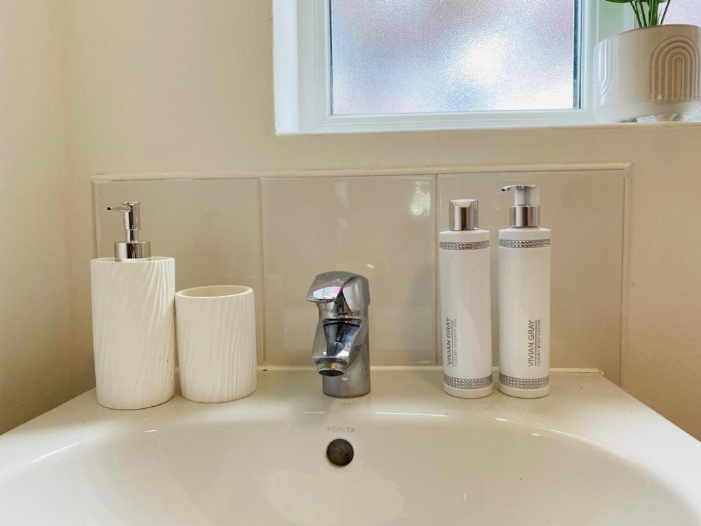 Modern, Stylish And Central Home マンチェスター エクステリア 写真