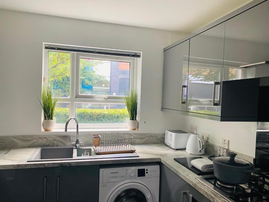 Modern, Stylish And Central Home マンチェスター エクステリア 写真