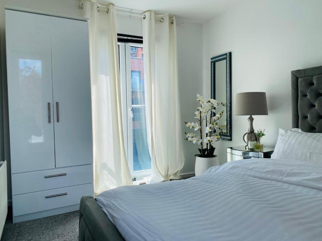 Modern, Stylish And Central Home マンチェスター エクステリア 写真